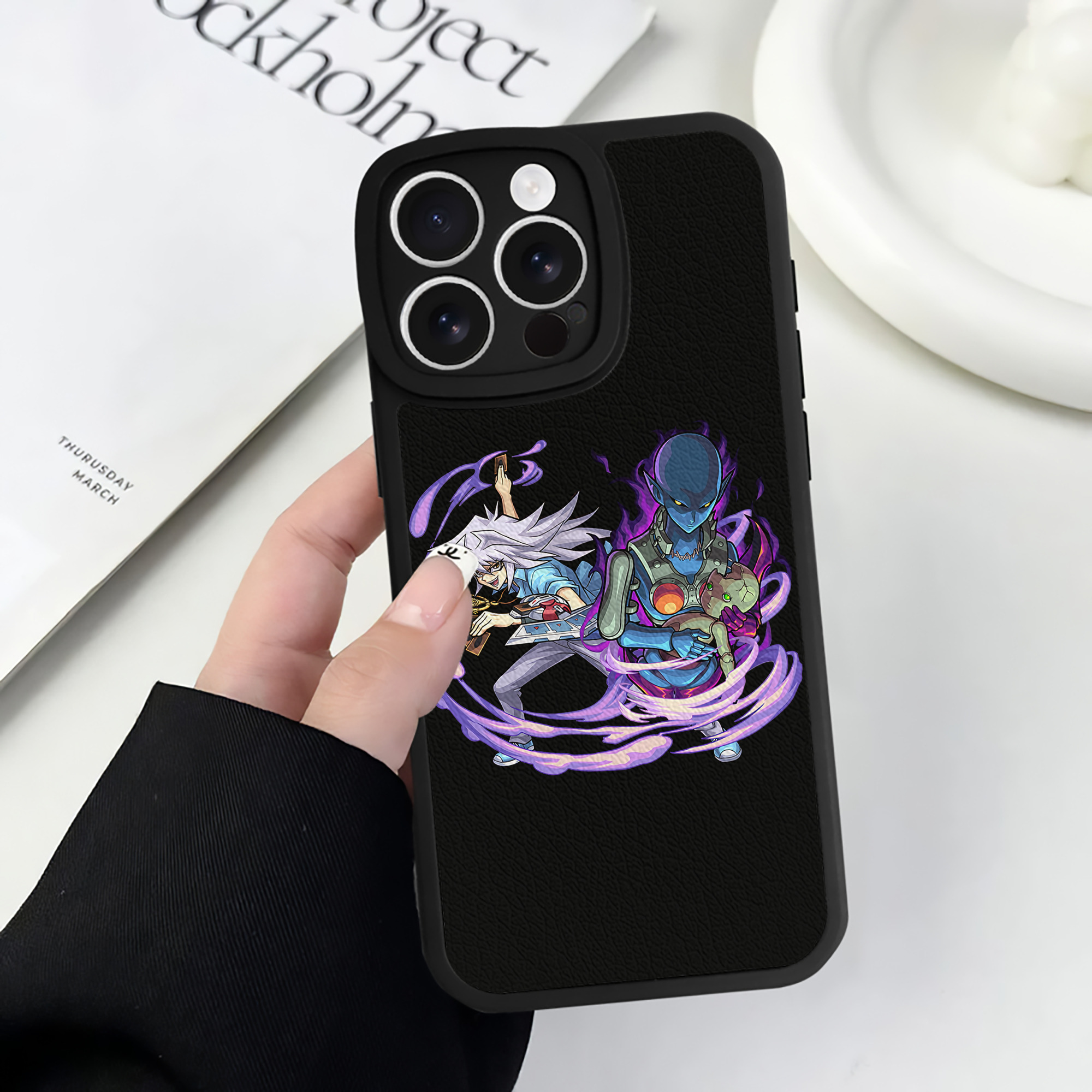 （画像用） 遊☆戯☆王 Yu-Gi-Oh! 【iPhone 16シリーズ対応】シリコンスマホケース（レザー調） 材質：シリコン